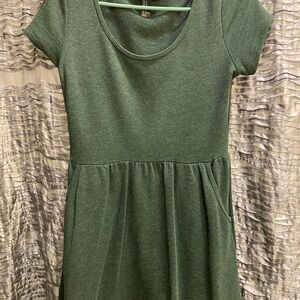 Forever 21 Green Sweater Short-sleeve Dress w/ pockets Size M Pre owned